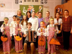 Мы играем на баяне, фортепиано и ..